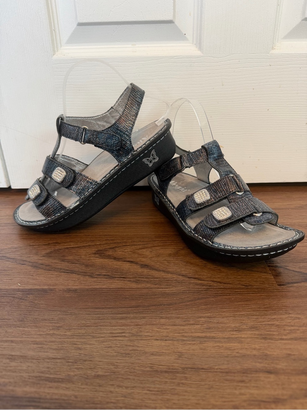 Alegria Women's Black wBlue Metallic Adjustable Strappy Sandals. Sz EU 38/US 7.5
